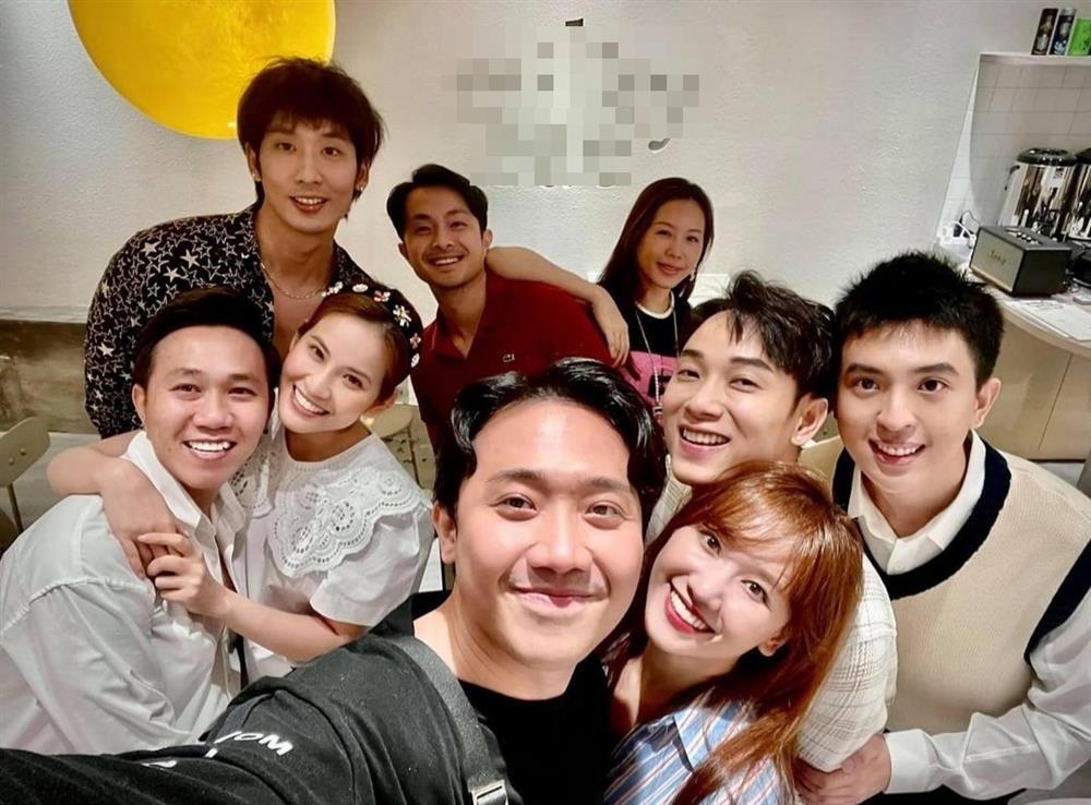 Lộ loạt ảnh Anh Đức ôm hôn bạn gái, nhan sắc nữ chính ra sao?-7