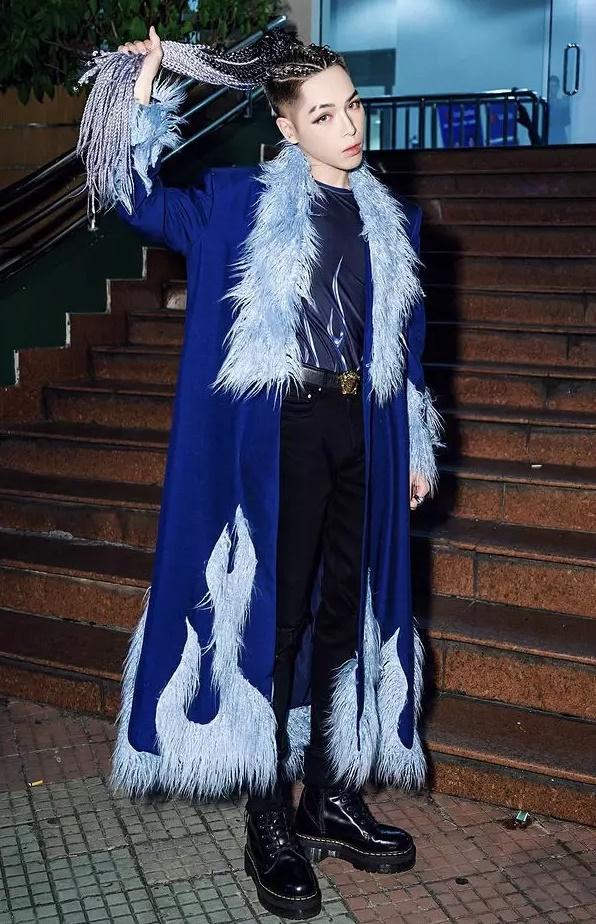 Đức Phúc phối đồ theo style thập niên 90, nhìn mà ngốt quá!-7