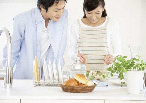 Cách thu phục ông chồng lười của những bà vợ thông minh-1