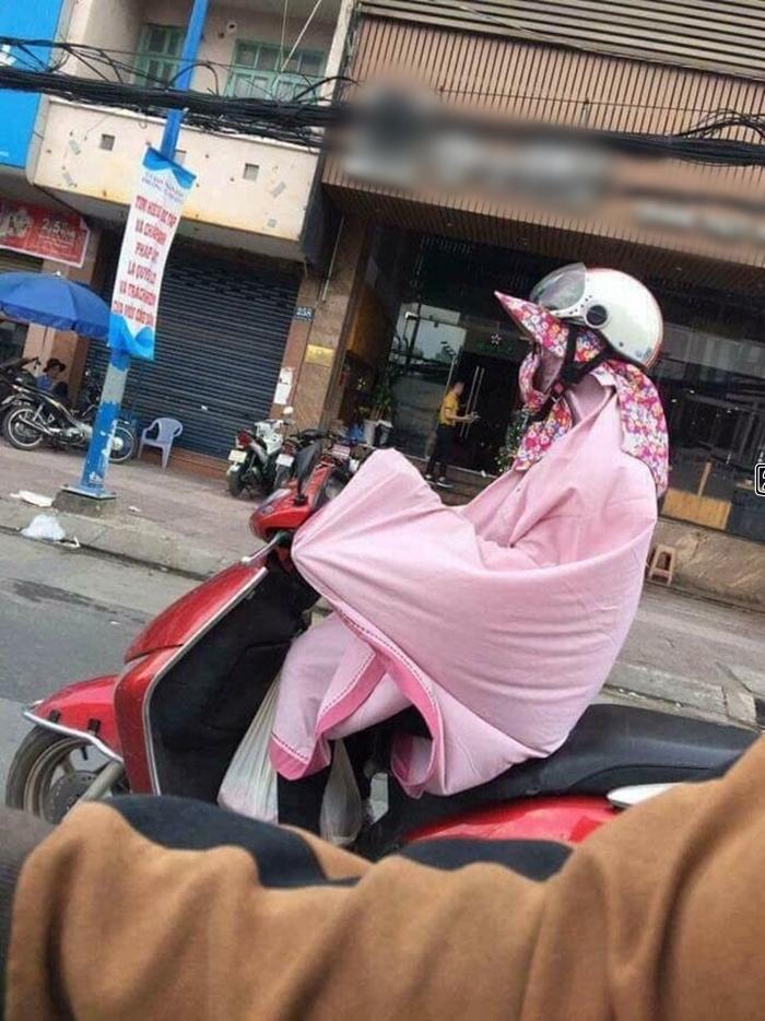 Shipper gây bão với màn chống nóng giữa nắng cháy da thịt-12