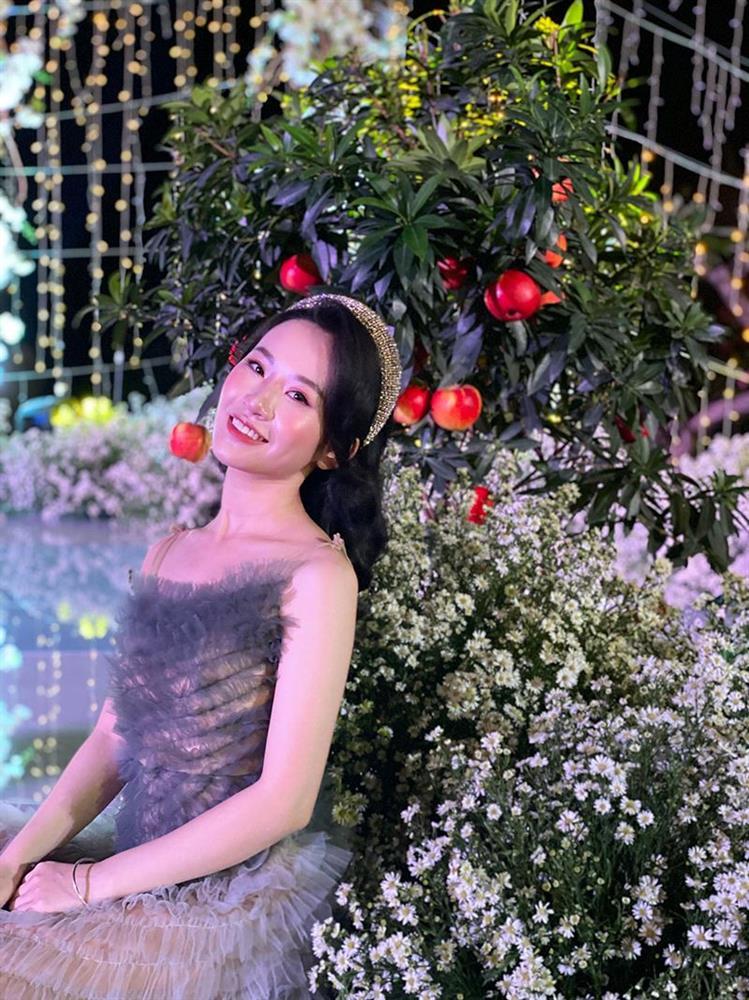 Vừa tốt nghiệp đại học, gái xinh Nghệ An được thưởng nóng chung cư xịn, xế hộp 8 tỷ-7