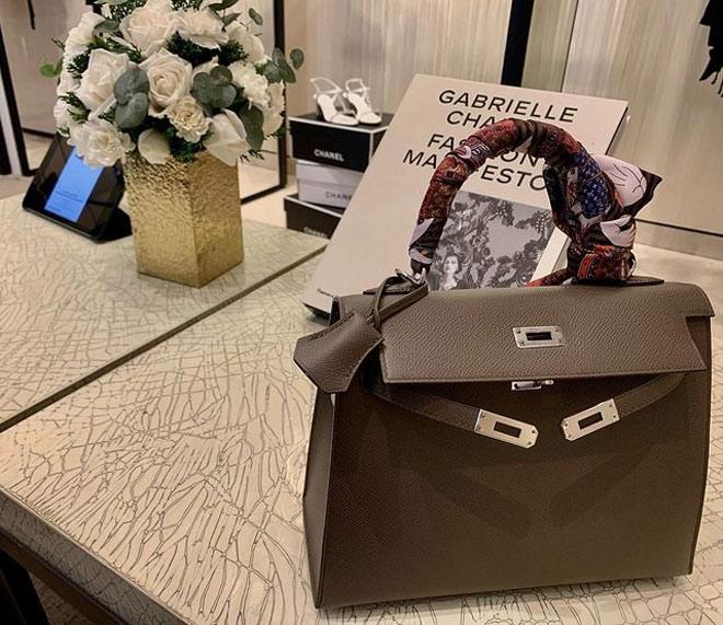 Vừa tốt nghiệp đại học, gái xinh Nghệ An được thưởng nóng chung cư xịn, xế hộp 8 tỷ-3