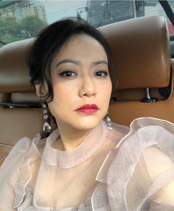 Trong Cây Táo Nở Hoa toàn mặc đồ rách, ngoài đời Hồng Ánh dát toàn hàng hiệu-7