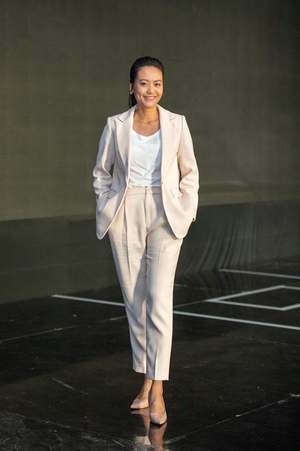 Trong Cây Táo Nở Hoa toàn mặc đồ rách, ngoài đời Hồng Ánh dát toàn hàng hiệu-11