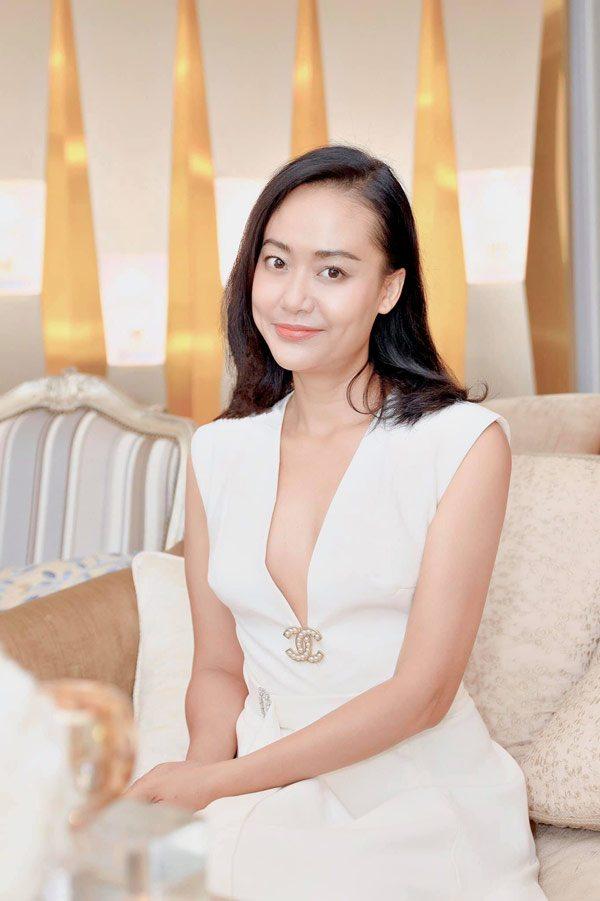 Trong Cây Táo Nở Hoa toàn mặc đồ rách, ngoài đời Hồng Ánh dát toàn hàng hiệu-14