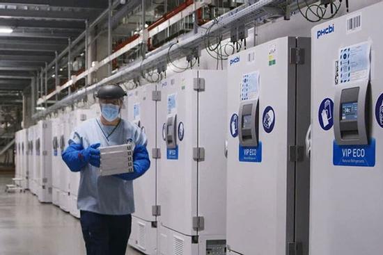 'Rút phích' tủ đông để cắm sạc điện thoại, 1000 liều vắc-xin COVID-19 buộc phải tiêu hủy