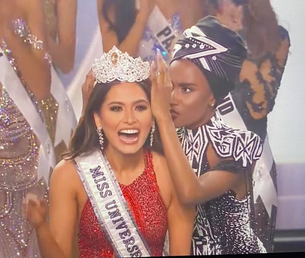 Tân Miss Universe bị chê già gần bằng mẹ khi khoe ảnh chụp chung-4
