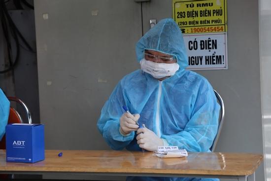 TP.HCM: Thêm 2 phòng khám tạm ngưng hoạt động, 4 ca bệnh nặng, 2 người chạy ECMO