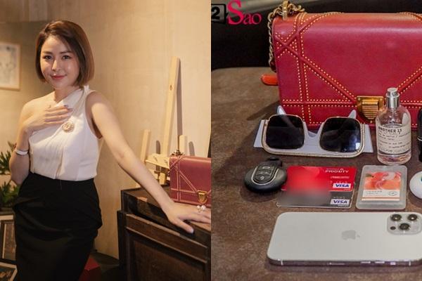 Trâm Anh lộ hàng vì mặc đồ ngủ quá sexy khi cổ vũ đội tuyển Việt Nam-10