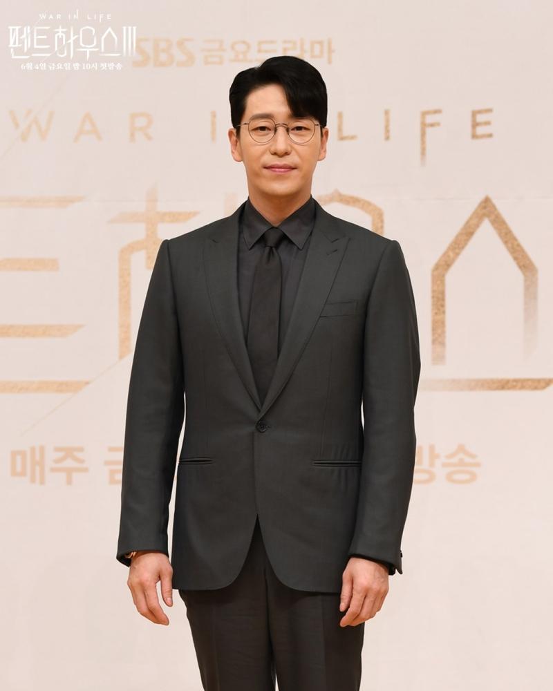 Họp báo Penthouse 3: Lee Ji Ah spoil tình tiết, Uhm Ki Joon tiếp tục giết người-2