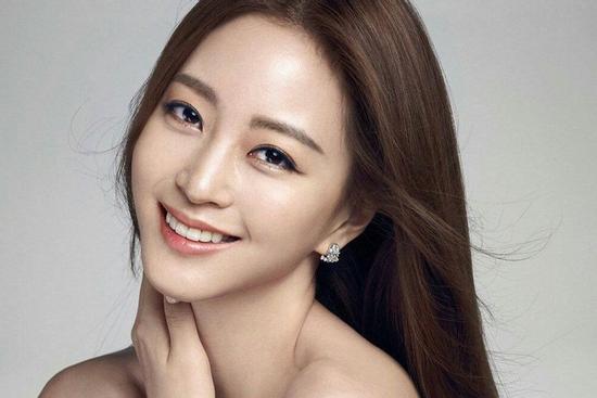 Han Ye Seul bảo vệ nhân tình đến cùng sau lùm xùm 'trai bao'