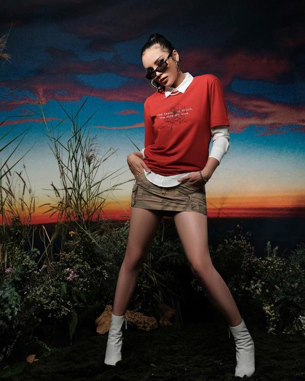 Kỳ Duyên dù đứng tưới cây hay vào studio chụp choẹt chỉ diện 1 kiểu áo phông-5