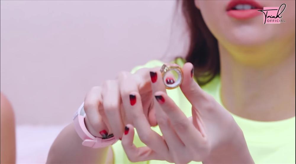 Ngọc Trinh đập hộp 11 tỷ hàng hiệu còn xin chuộc đồ mất trộm-9