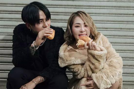 Dân mạng cà khịa 'dễ nhai quá hèn gì bị Đạt G bỏ', Du Uyên phản ứng thế nào?