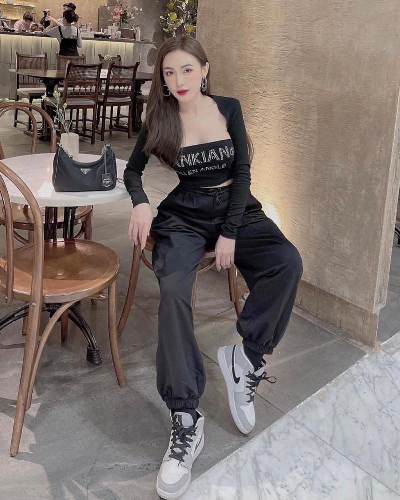 Style cuối tuần: Diệp Lâm Anh hack tuổi như gái teen - Lan Ngọc diện màu hot nhất năm-1