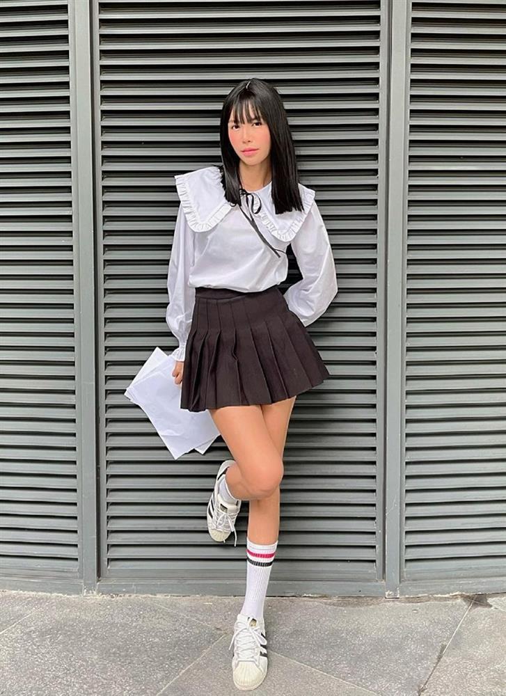 Style cuối tuần: Diệp Lâm Anh hack tuổi như gái teen - Lan Ngọc diện màu hot nhất năm-6