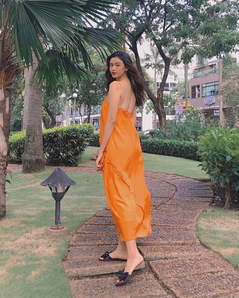 Style cuối tuần: Diệp Lâm Anh hack tuổi như gái teen - Lan Ngọc diện màu hot nhất năm-7