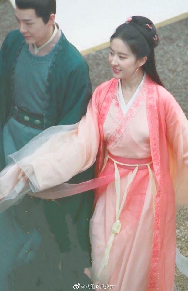 Lưu Diệc Phi đẹp xuất sắc tại Mộng hoa lục nhưng đứng cạnh mỹ nhân vô danh lại lộ khuyết điểm-6