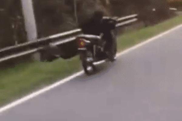 Cụ ông 89 tuổi ở Hải Dương bị máy xúc cán tử vong khi đang đi xe đạp-1