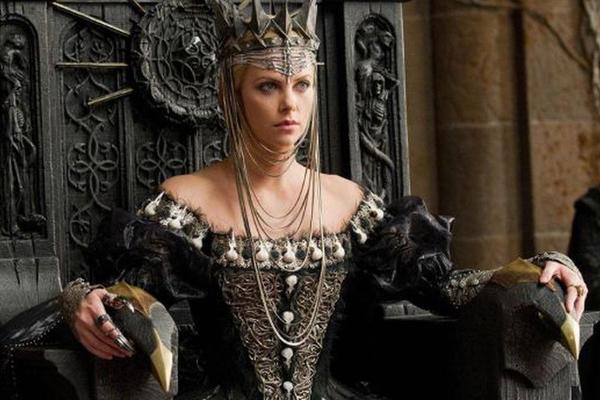 Hoàng hậu ngang ngược mắng bố chồng, tặng quà độc dằn mặt Hoàng đế-3