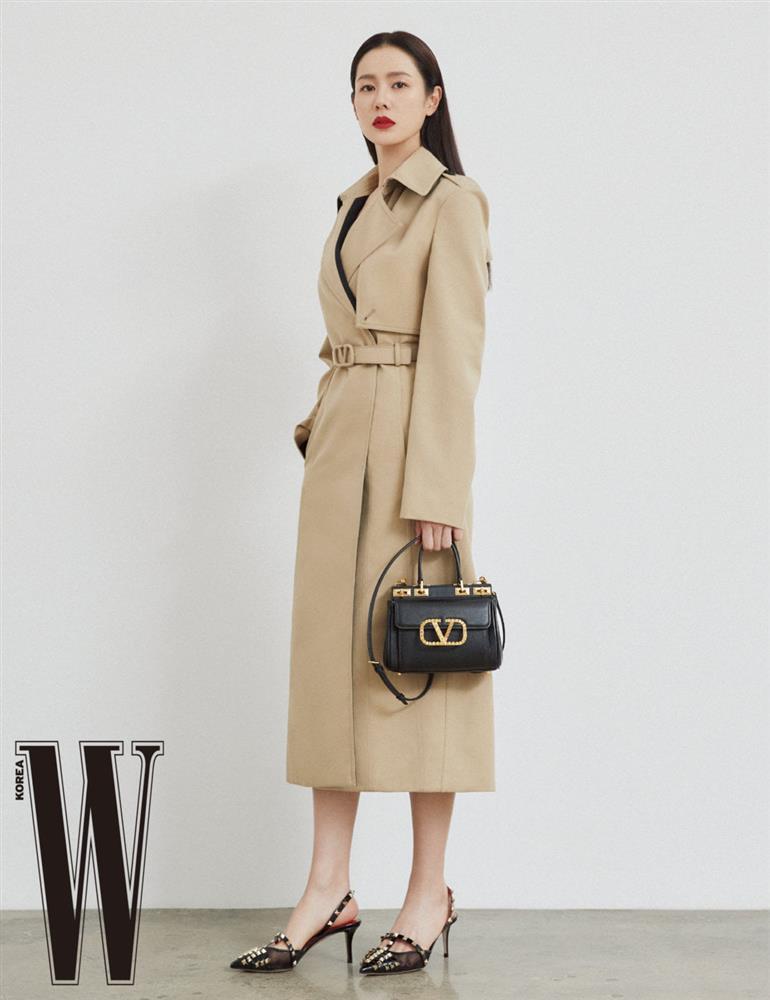 Chọn màu son khắc tinh và tạo dáng mờ nhạt, Son Ye Jin lép vế trước Phú Sát Hoàng hậu-5