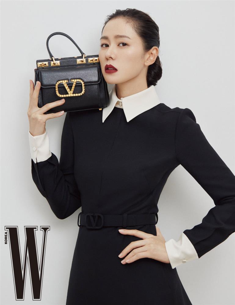 Chọn màu son khắc tinh và tạo dáng mờ nhạt, Son Ye Jin lép vế trước Phú Sát Hoàng hậu-6