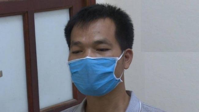 Mang xăng vào trụ sở UBND phường đốt 2 chiếc ô tô để trả thù vì bị nhắc nhở phòng dịch-1