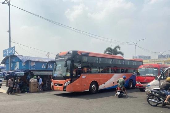 Đồng Nai điều chỉnh quyết định, cho phép người lao động sang TP.HCM làm việc có thể đi về trong ngày