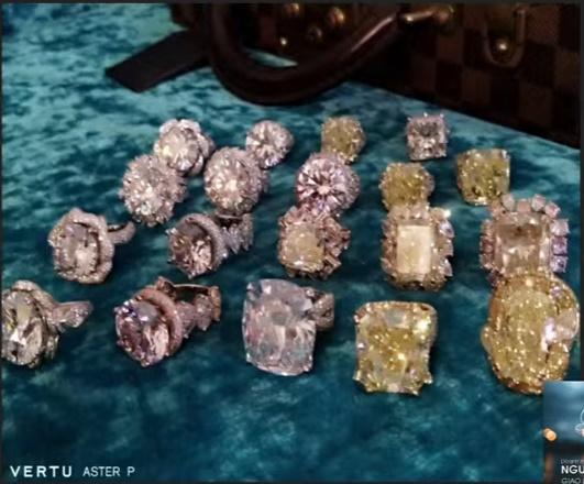 Bà Phương Hằng rinh thêm 2 bộ kim cương hàng trăm carat-5