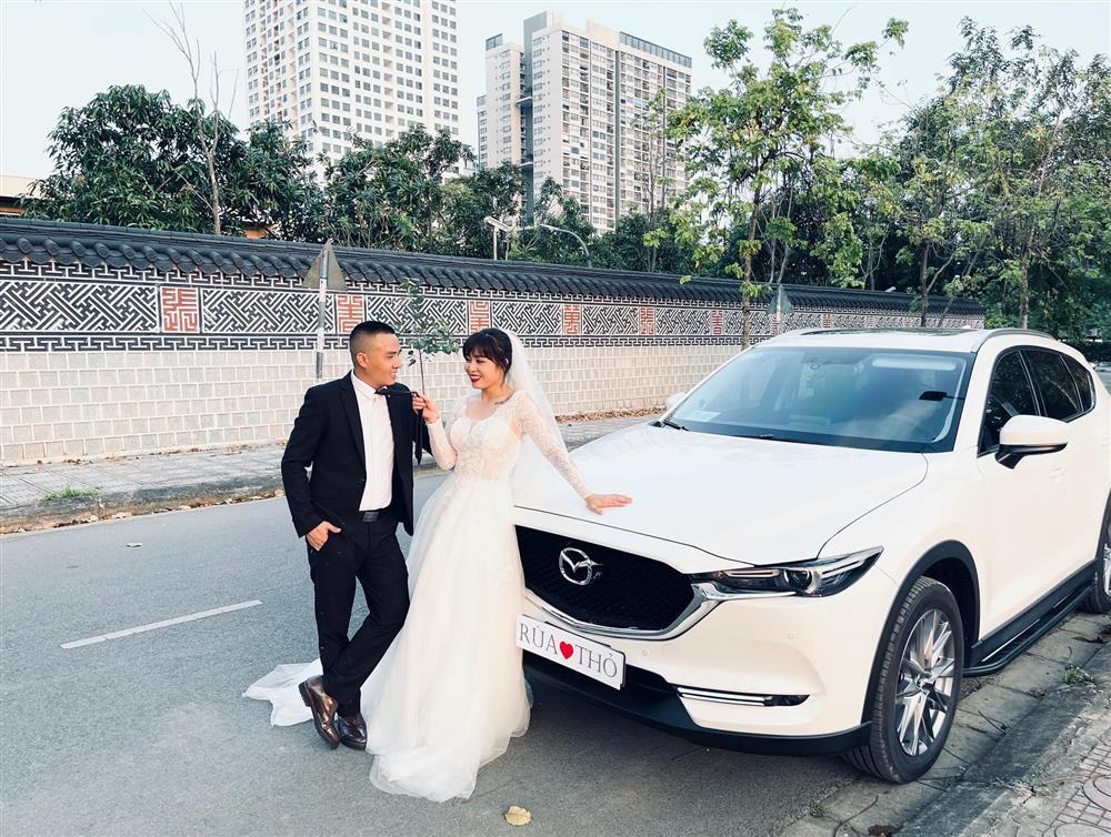 Netizen soi chi tiết sặc mùi tiền trong ảnh cưới MC Hoàng Linh với chồng-6