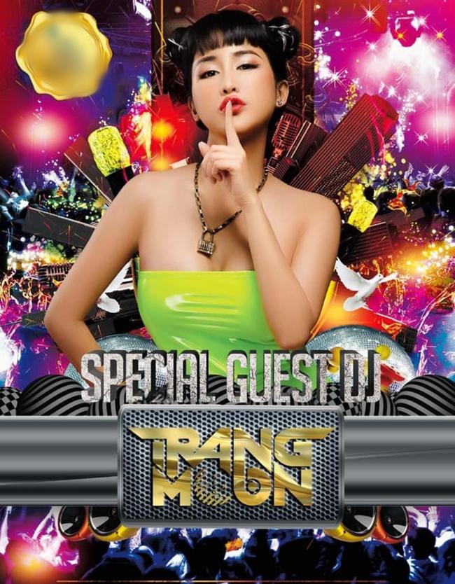 Trang Moon (tên thật Hà Quỳnh Trang) là một trong những nữ DJ nổi tiếng nhất Hà thành. Người đẹp sinh năm 1993 nổi tiếng sau khi tham gia chương trình “The Remix 2015” và cùng đội với Sơn Tùng M-TP. Năm 2020, DJ Trang Moon tiếp tục thu hút sự chú ý khi xuất hiện trong show King Of Rap - một sân chơi cho những rapper Việt.