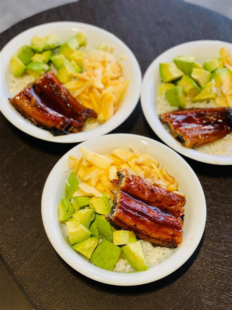 Đoan Trang trổ tài nữ công gia chánh với loạt món Việt bên bầu trời Singapore-10