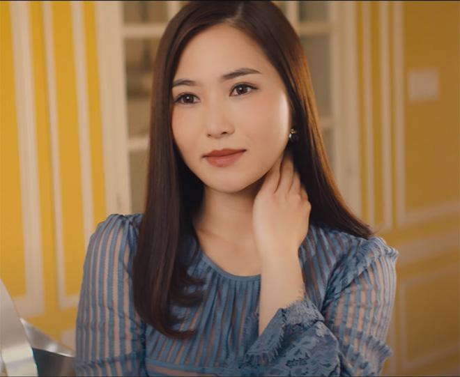 Hương Tràm khiến bạn giật mình vài lần bởi mắt vô hồn, mặt đơ cứng ở MV mới-3
