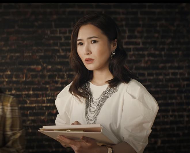 Hương Tràm khiến bạn giật mình vài lần bởi mắt vô hồn, mặt đơ cứng ở MV mới-4