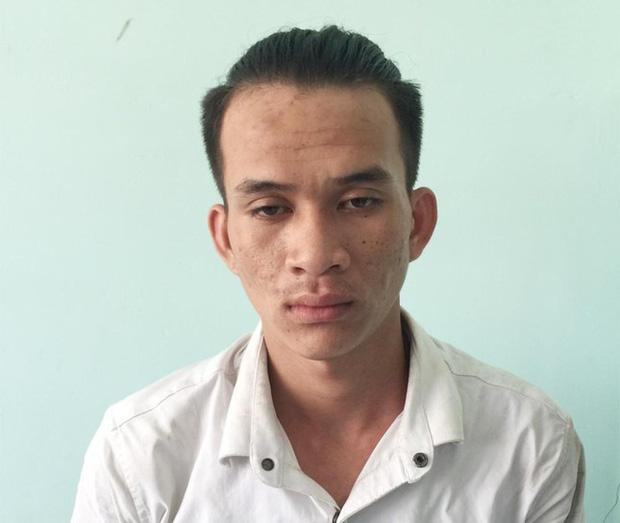 Bị yêu cầu đo thân nhiệt, 2 thanh niên vác dao chém cán bộ phòng dịch-1