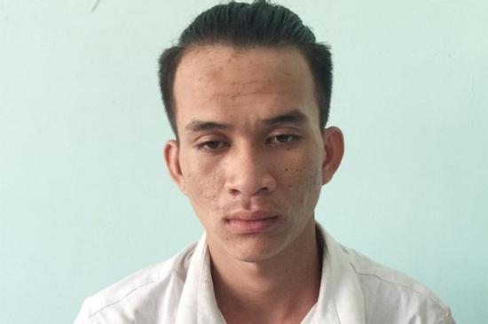 Bị yêu cầu đo thân nhiệt, 2 thanh niên vác dao chém cán bộ phòng dịch