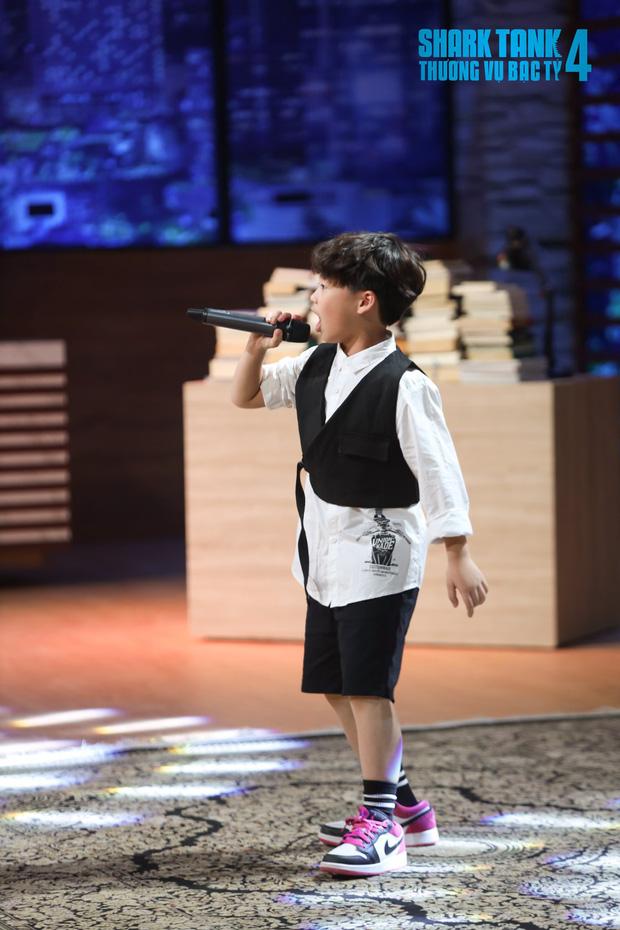 Danh tính bé trai bắn rap đỉnh cao giữa bể cá mập Shark Tank-1