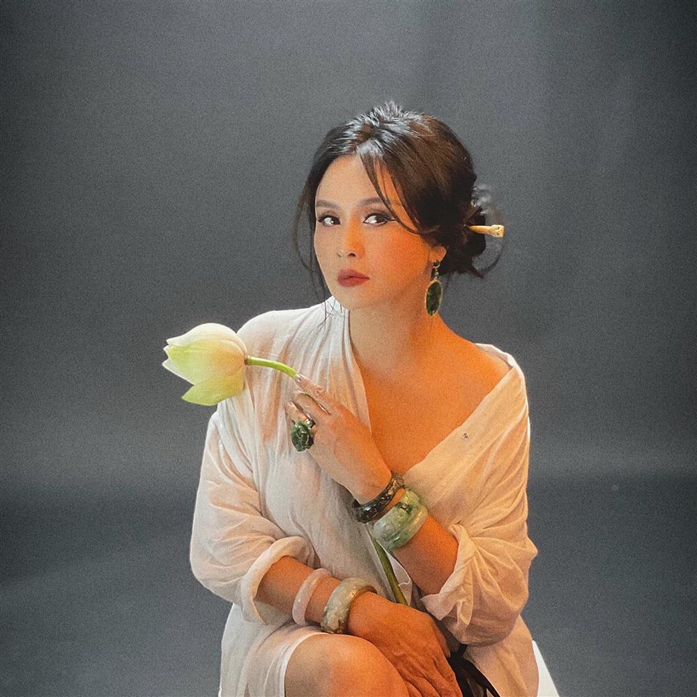 Diva Thanh Lam lần đầu tiên để lộ loạt hình xăm kín lưng-11