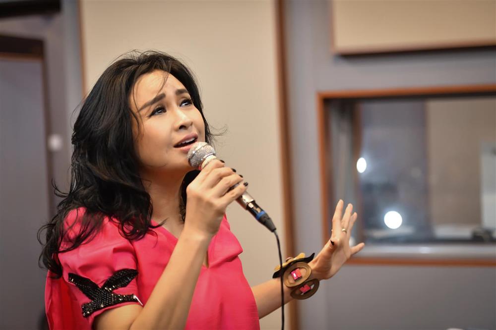 Diva Thanh Lam lần đầu tiên để lộ loạt hình xăm kín lưng-7