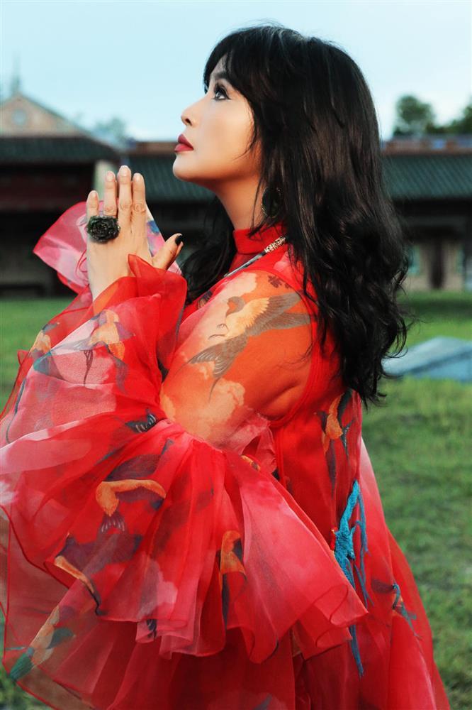 Diva Thanh Lam lần đầu tiên để lộ loạt hình xăm kín lưng-9