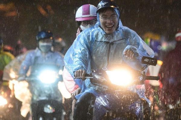Hà Nội đón mưa vàng chấm dứt nắng nóng đỉnh điểm vào lúc nào?-2
