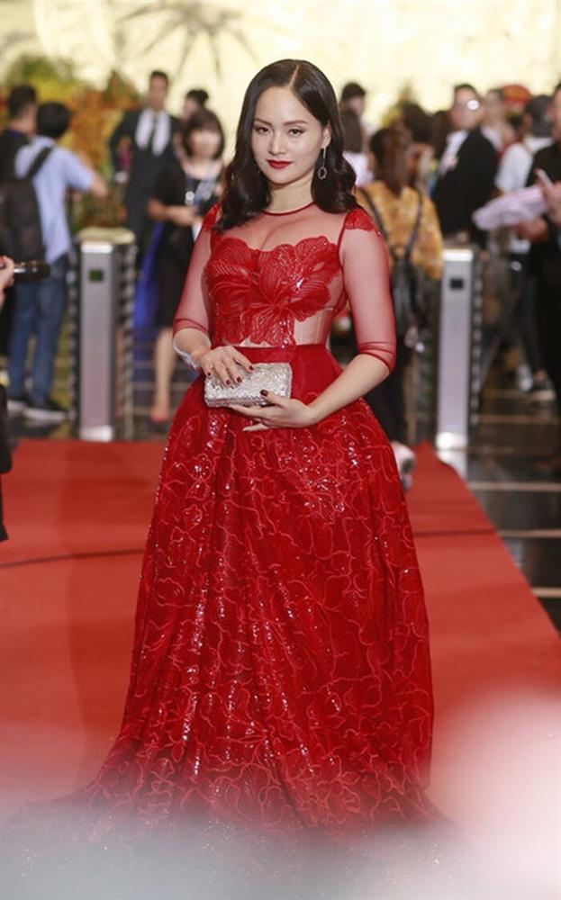 Lên hình đẹp nuột nhưng body thật của sao Việt lại gây thảng thốt vì mỡ thừa-3