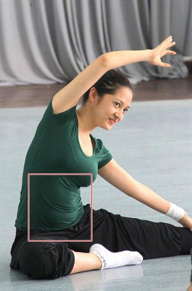 Lên hình đẹp nuột nhưng body thật của sao Việt lại gây thảng thốt vì mỡ thừa-5