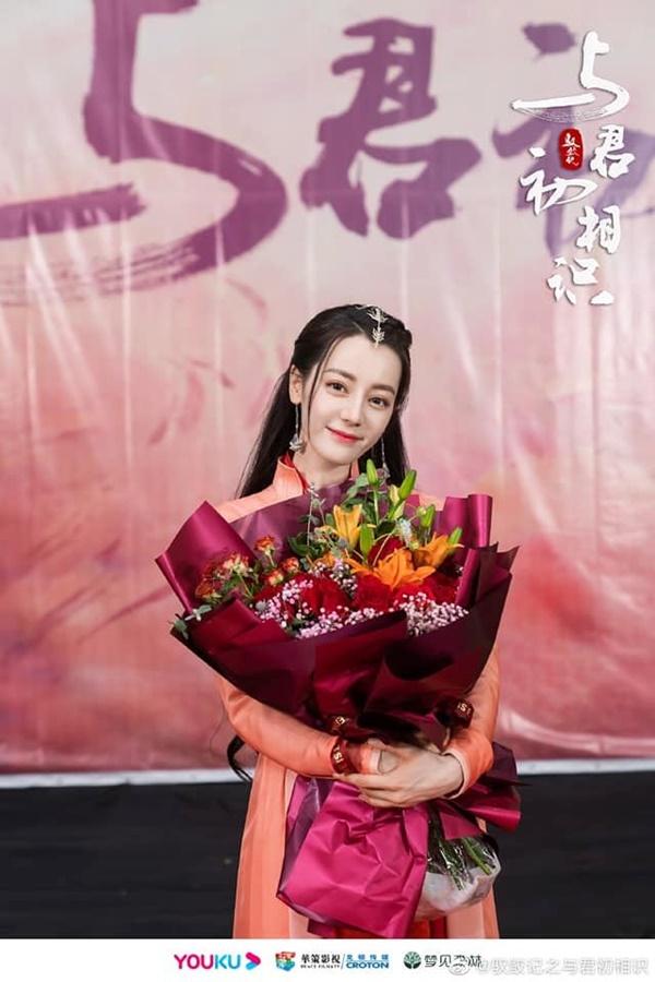 Địch Lệ Nhiệt Ba đẹp hết nấc, Nhậm Gia Luân lộ rõ mệt mỏi ngày đóng máy Ngự Giao Ký-1