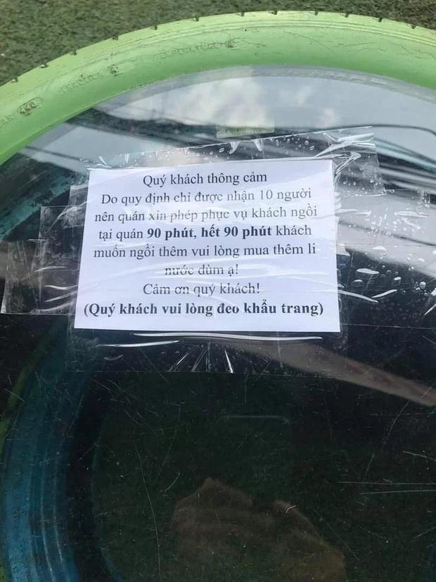 Biển thông báo nhắc khách mùa dịch gây tranh cãi dữ dội trên mạng xã hội-1