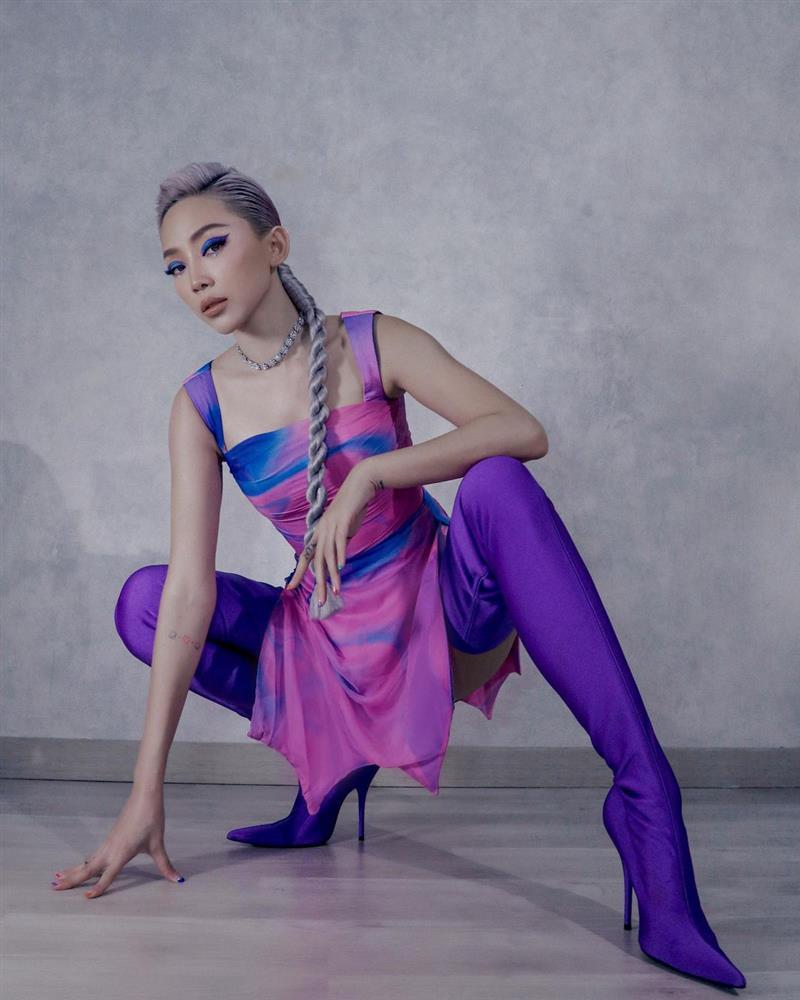 Tóc Tiên bị chỉ trích tư cách nghệ sĩ vì ăn mặc hớ hênh-1