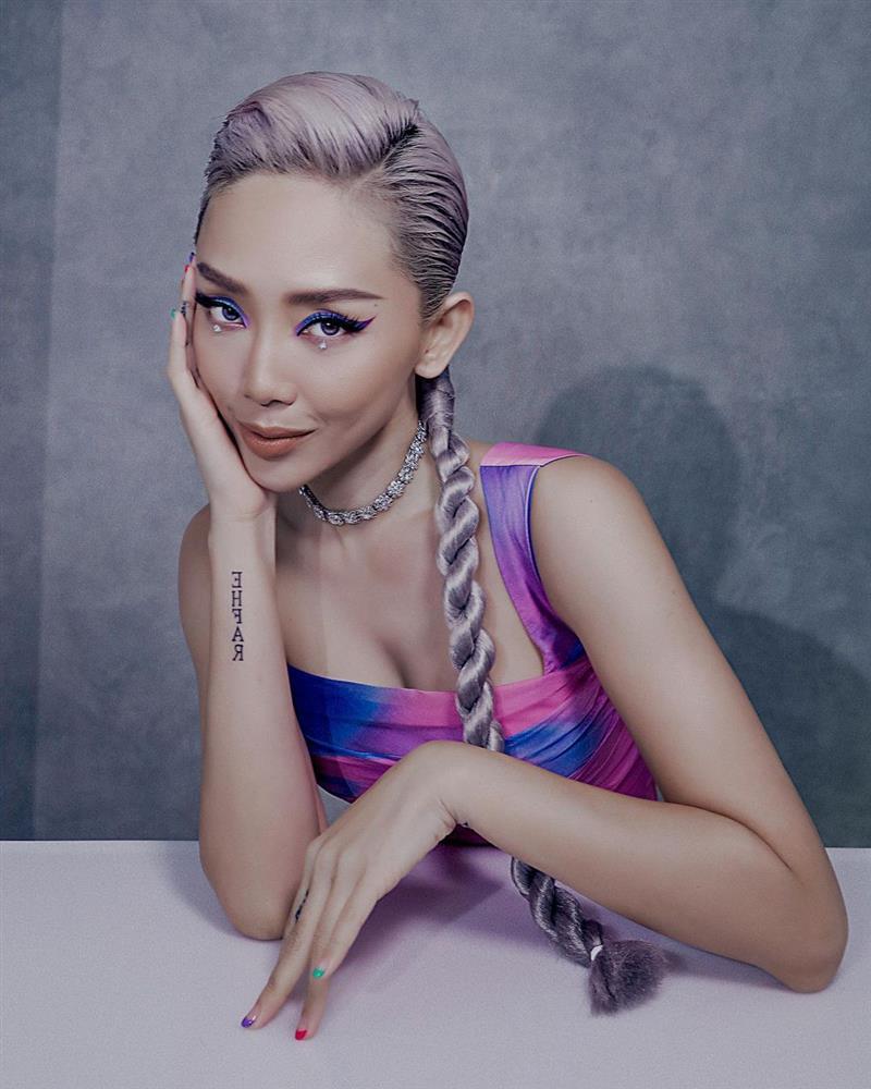 Tóc Tiên bị chỉ trích tư cách nghệ sĩ vì ăn mặc hớ hênh-3