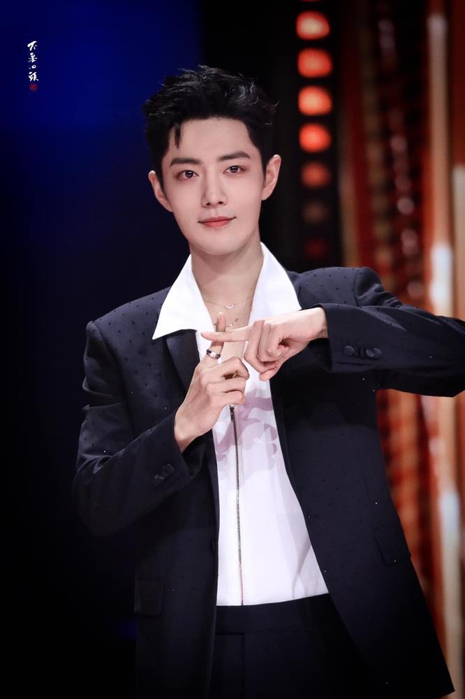 Địch Lệ Nhiệt Ba khoe visual đẳng cấp, Lưu Diệc Phi già chát lắm người chê-1