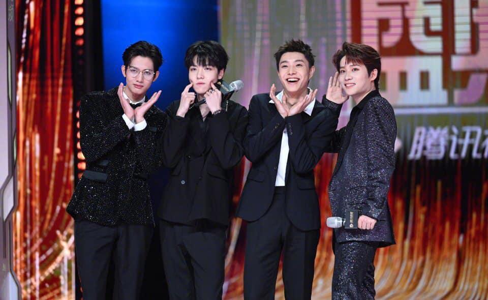 Địch Lệ Nhiệt Ba khoe visual đẳng cấp, Lưu Diệc Phi già chát lắm người chê-13