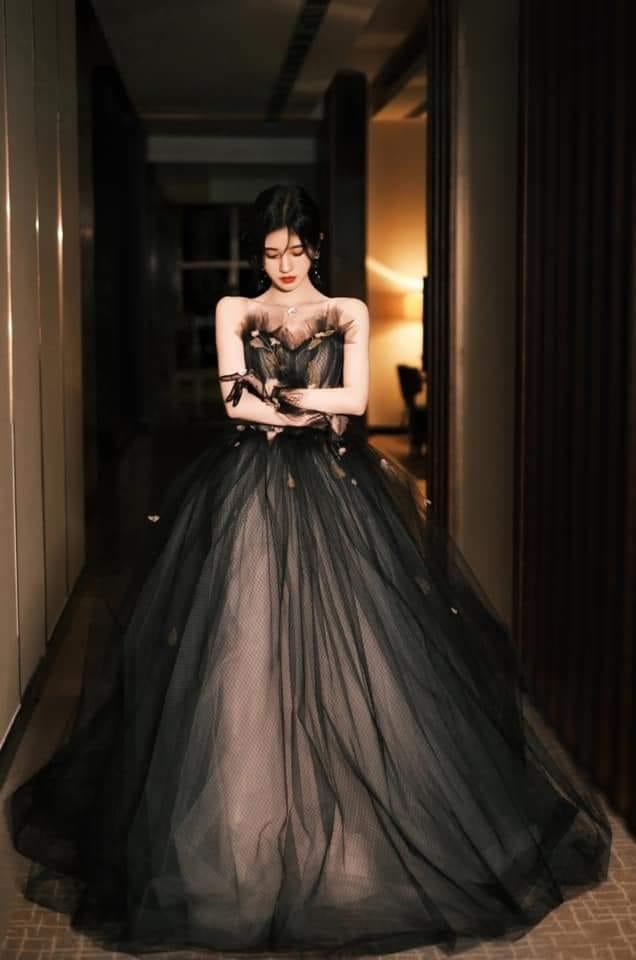 Địch Lệ Nhiệt Ba khoe visual đẳng cấp, Lưu Diệc Phi già chát lắm người chê-8